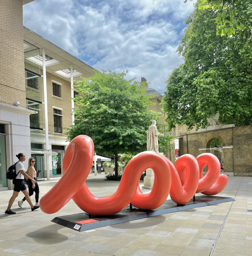 “Love Continuum” fue sensación en Londres y ahora se instaló en Nueva York.