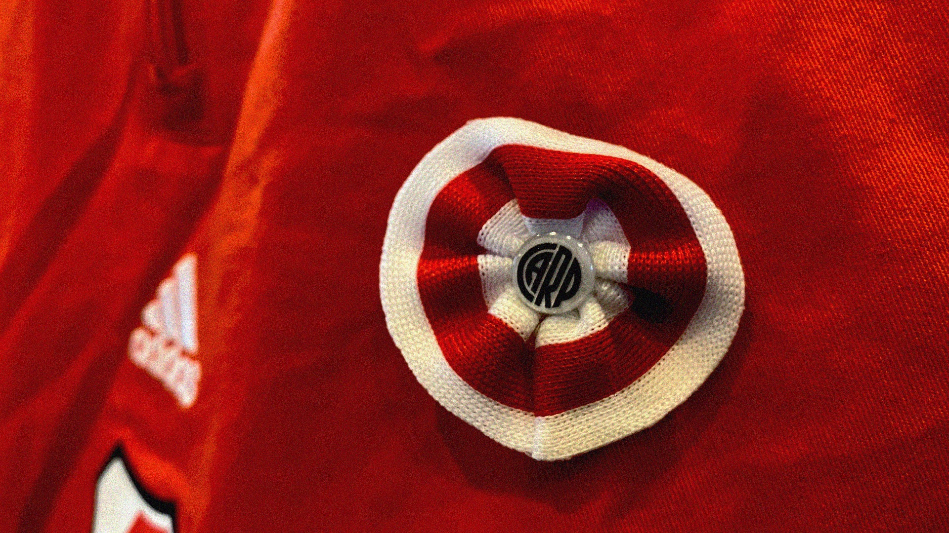 La escarapela de River combina la pasión millonario con el sentimiento patrio.