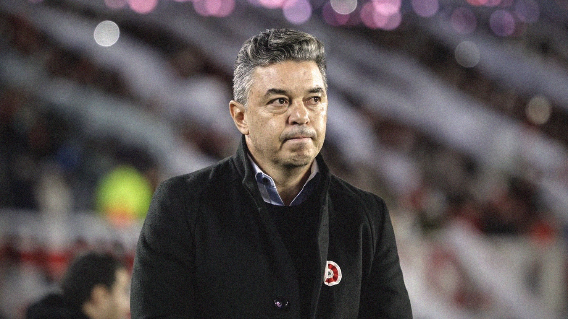 Marcelo Gallardo, el DT símbolo de River, con la “esCARPela” del 25 de mayo y por los 124 años de River.