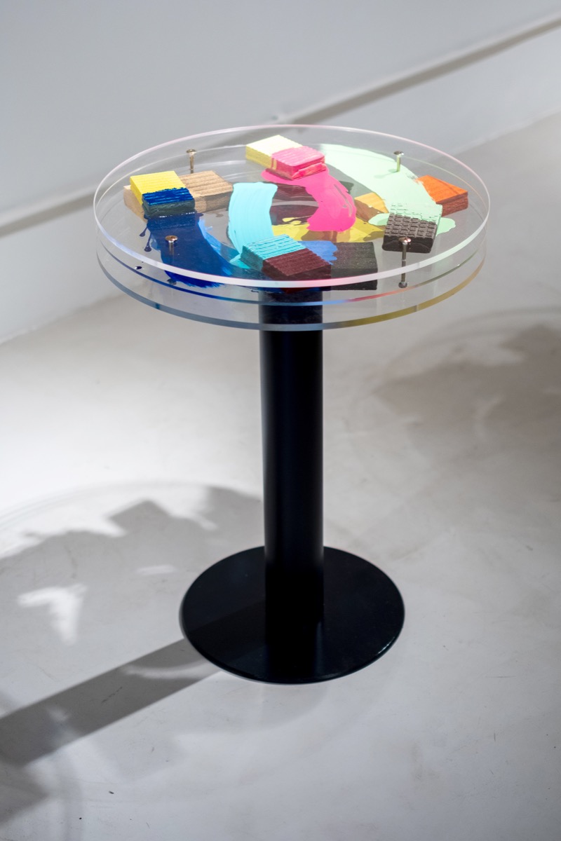 Mesa “centrífuga” de Irina Kirchuk.