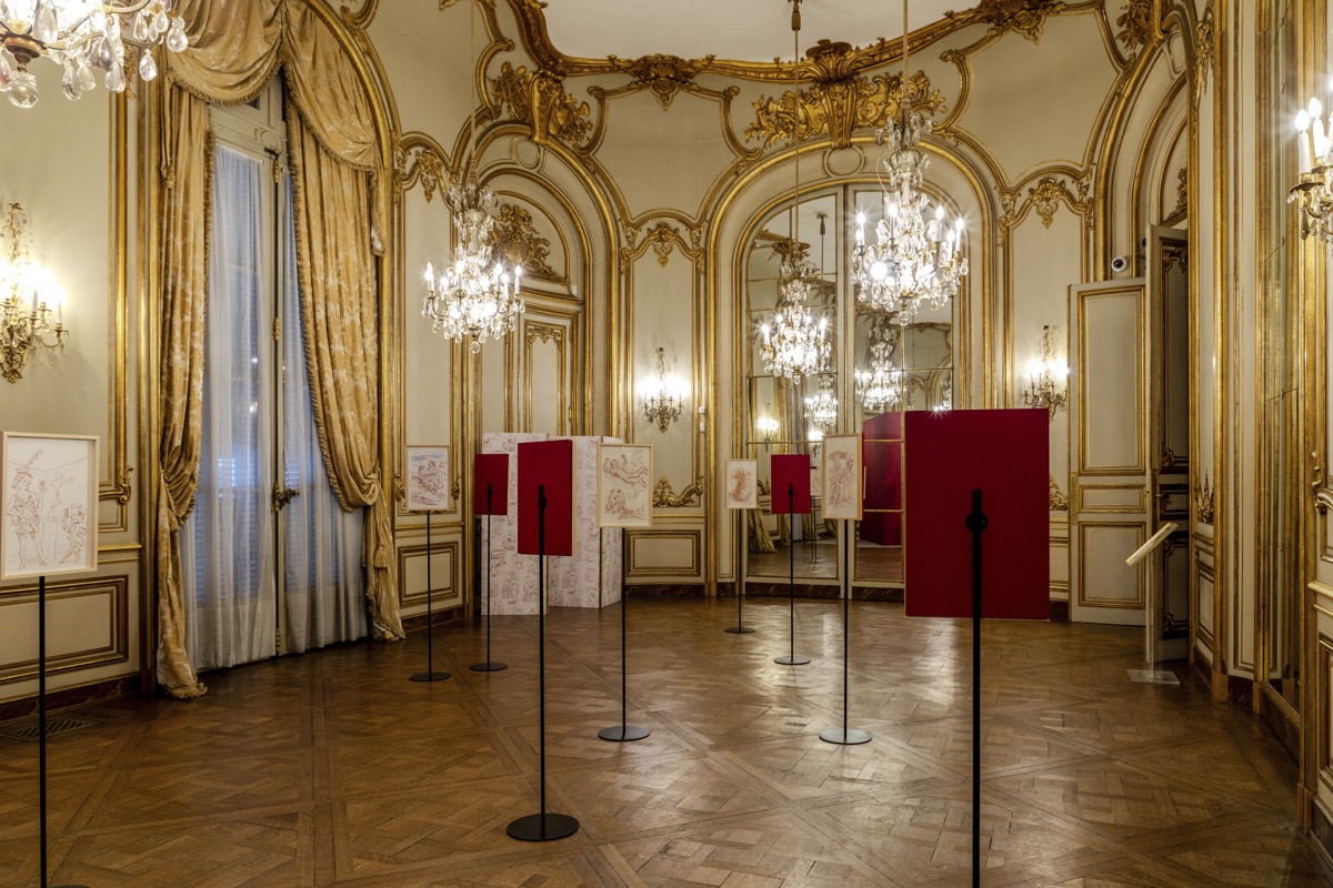 En Versalles, la tensión entre arte y poder es representado por la intervención del palacio porteño.
