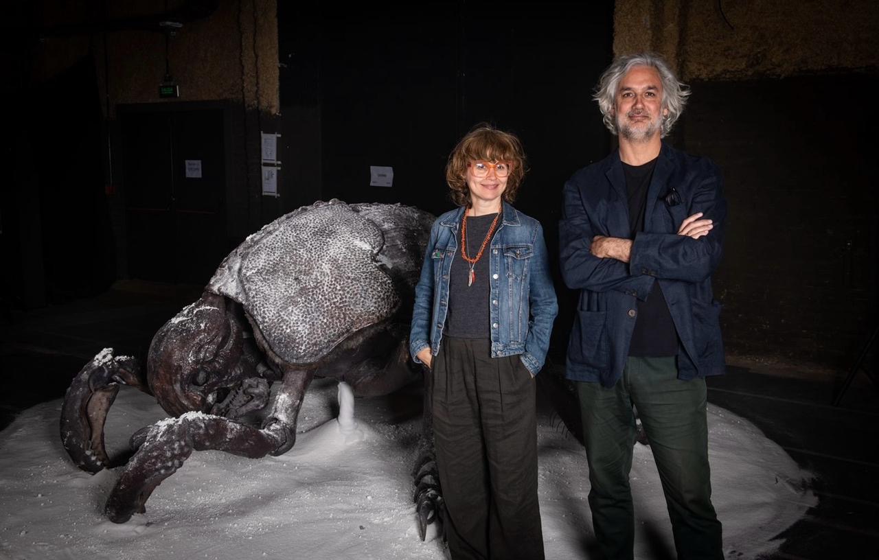 "Los cascarudos", uno de los hitos más icónicos del trabajo de la dupla de Dirección de Arte de El Eternauta.