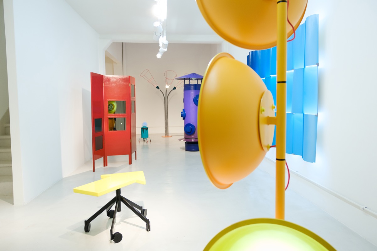 “Dispositivos que tensionan la frontera entre la utilidad y la ficción". Así son las piezas que exhibe Irina Kirchuk en Satsch Gallery.