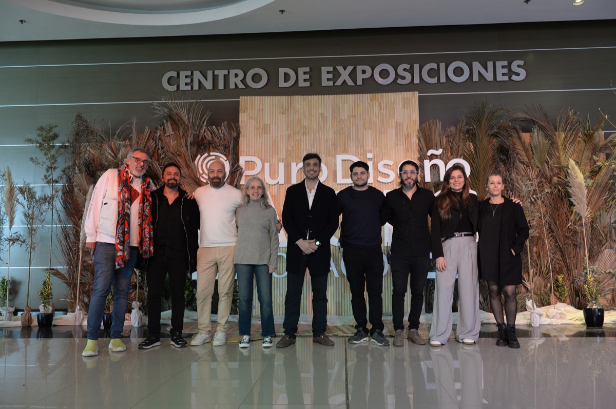 Los responsables de VetaNoble y Chacú con Matías Rosado, su equipo de producción de Puro Diseño y Benito Fernández. 