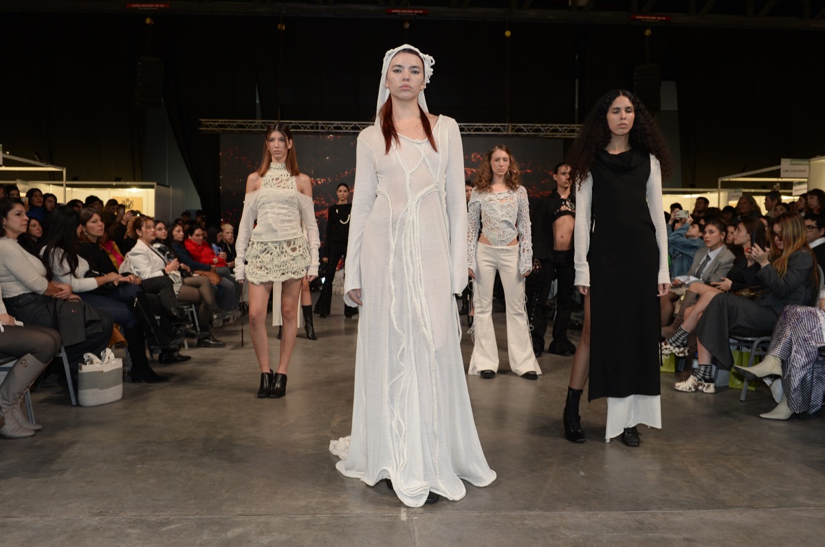 Los impactantes looks de "Interludio" de Emila Velasco. 