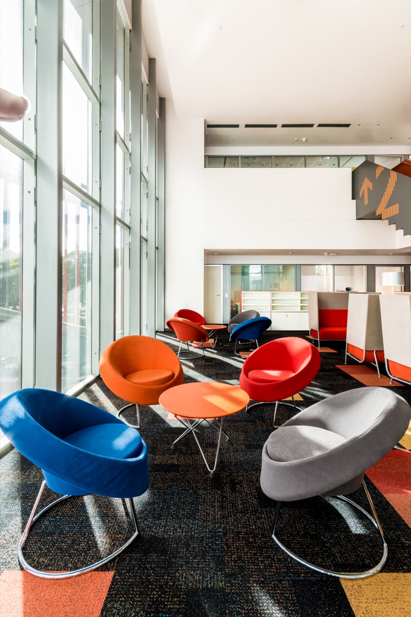 Sillón Mooby, Colección de Diseño Industrial del Museo de Arte Moderno de Buenos Aires (MAMBA), en edificio Casa Naranja X, Córdoba, Argentina.