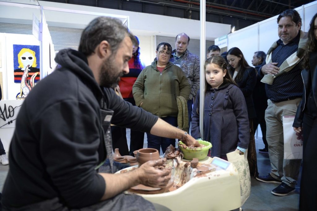 El talento local a la vista de miles de asistentes a la primera edición de Puro Diseño Raíces en Chaco. 