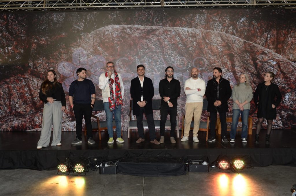 Matías Rosado con el equipo de producción de Puro Diseño y los responsables de VetaNoble y Chacú. 