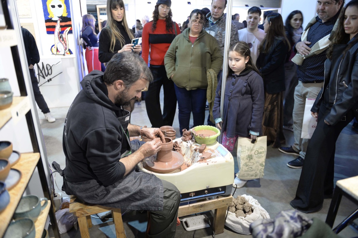 El público disfruta en vivo la experiencia de la aplicación de técnicas ancestrales en el siglo XXI. 