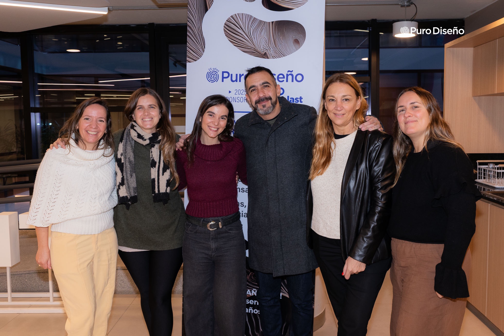 Antonella Cuffia, Gabriela Lavagetti, Oscar Rodríguez y Elena Cattaneo, con el equipo de medios de Osde, Aldana Hernandez, ejecutiva de Atlántida y Virginia Almeida, gerente comercial de Atlántida.