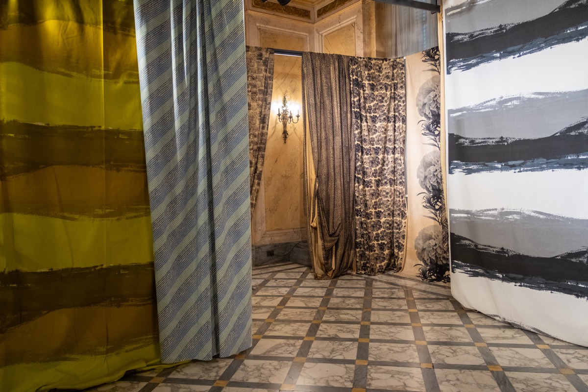 El pasaje a través de los textiles de Alberto Churba.