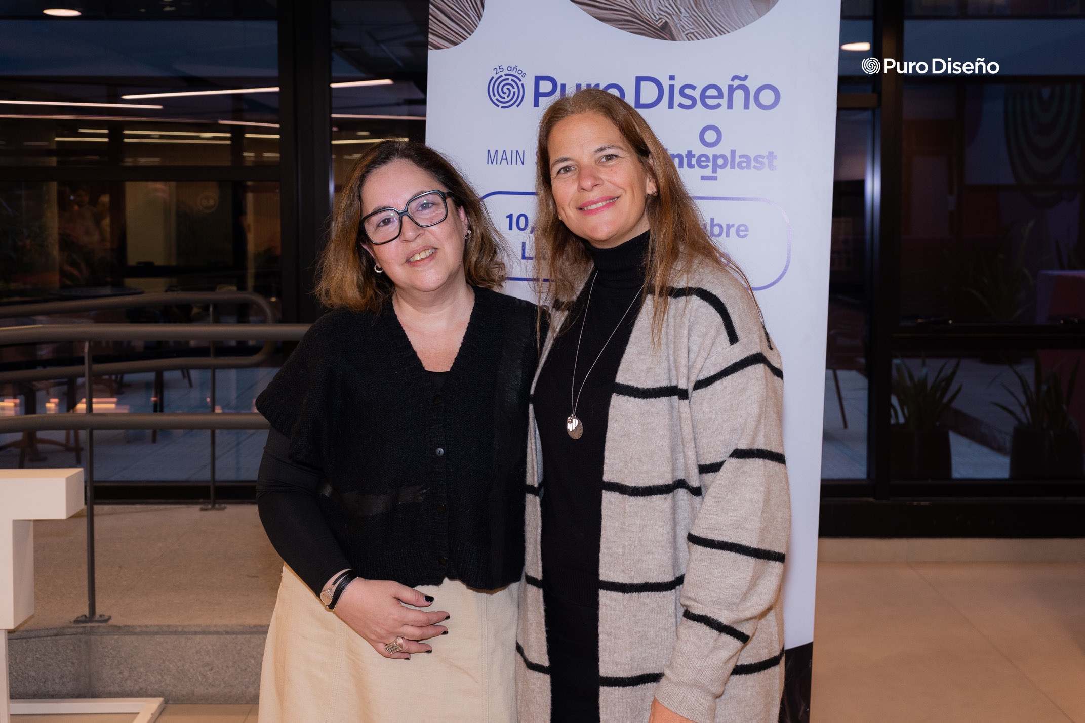 Silvina Cardoso Souza de Ocho y Cinco, agencia de Cementos Avellaneda y Carola Latorre. 