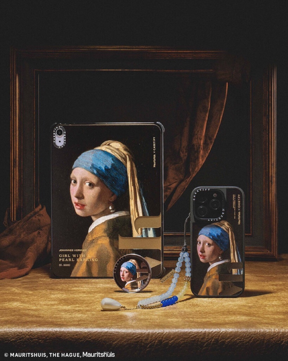 Basada en la famosa pintura de Johannes Vermeer, el objeto de diseño, arte y tecnología forma parte de la serie especial de la marca realizada en colaboración con el museo Mauritshuis de La Haya