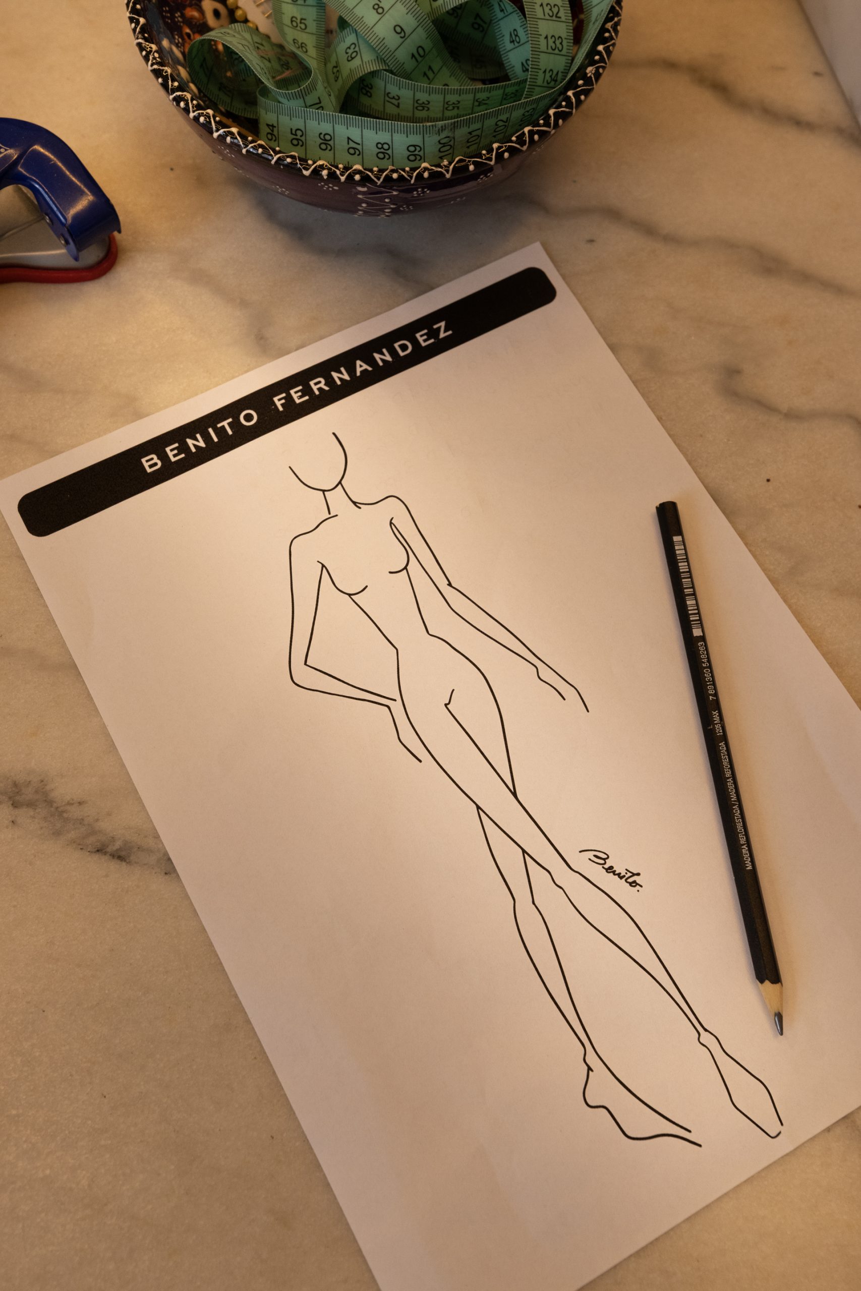 Obtuvo el título de fashion designer en Paris American Academy, Francia