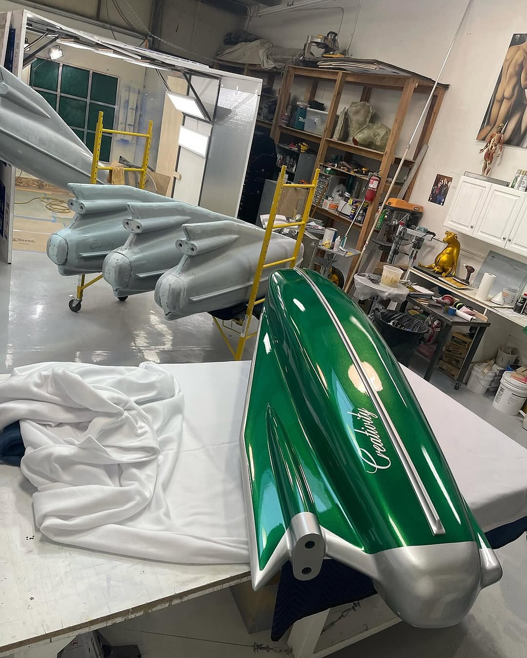 Cadillactus está construido a partir de una estructura de acero pintado, fibra de vidrio y acero inoxidable