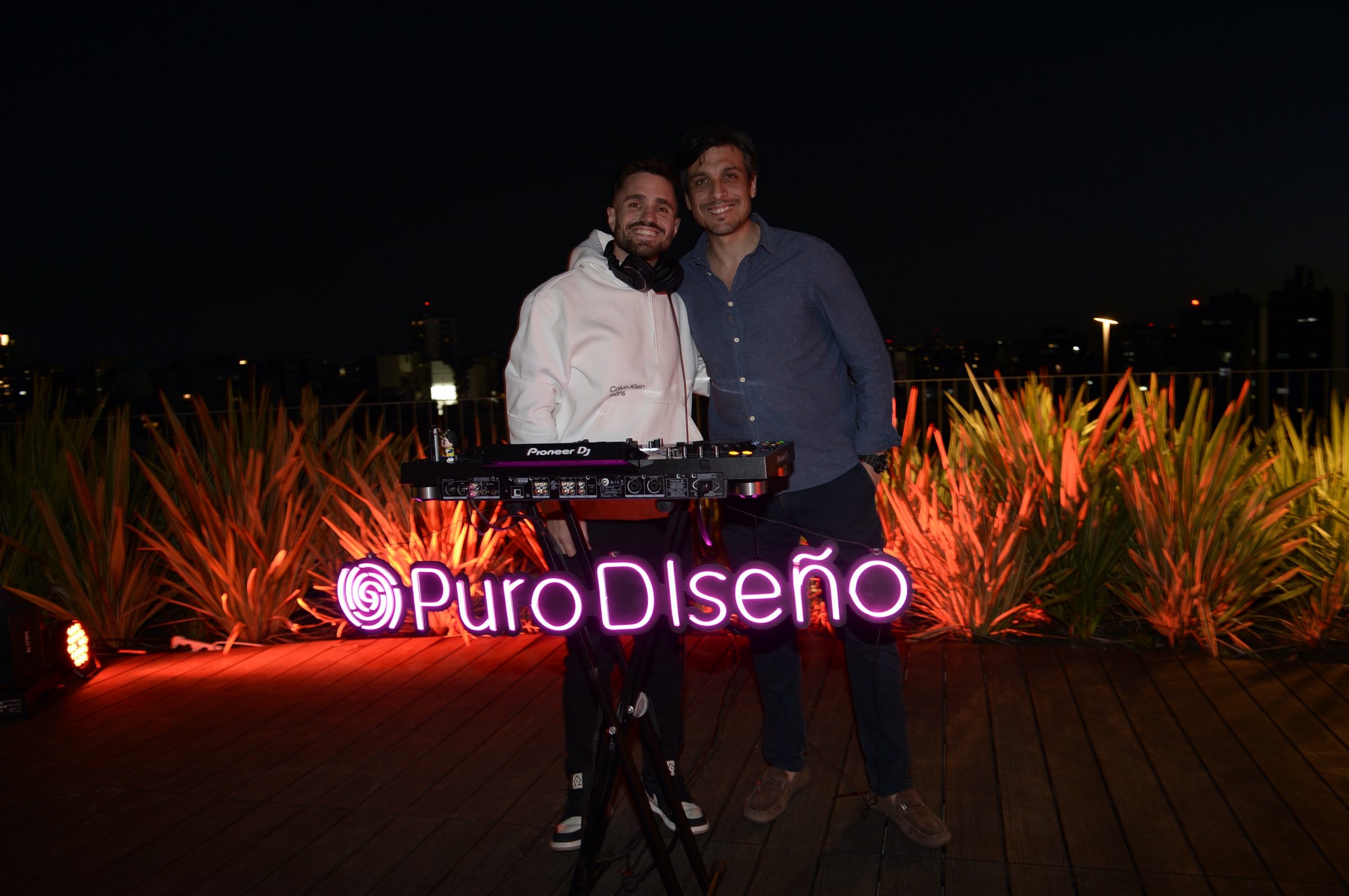 DJ Verdier con Matías Rosado, productor y director de Feria Puro Diseño. 