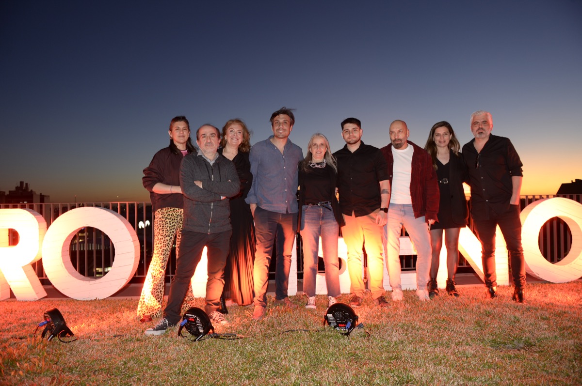Equipo de producción de Puro Diseño en el sunset, a un mes de la apertura de la feria en La Rural. 