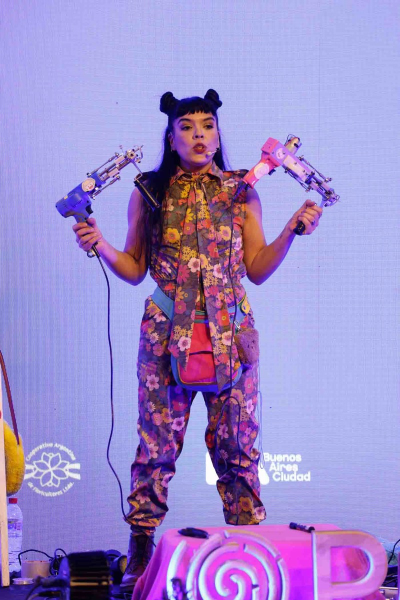 Tuffting Girl: el sábado Yael hizo dio clase sobre cómo lo hace en el escanrio principal. 