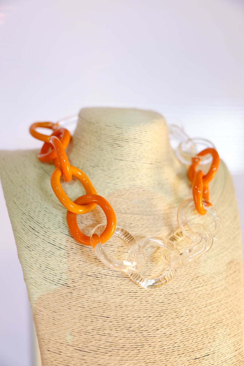 Fragilidad y brillo, el collar de Luz Arias en la Tienda Ofiical de Puro Diseño. 