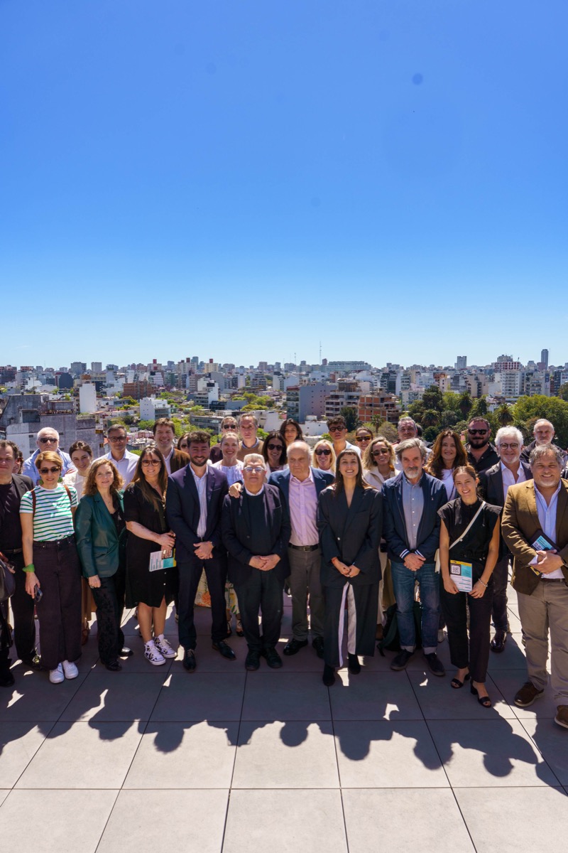 El lanzamiento del Mes del Diseño y la Arquitectura en Buenos Aires, desde la terraza del edificio Mirabilia 851. 