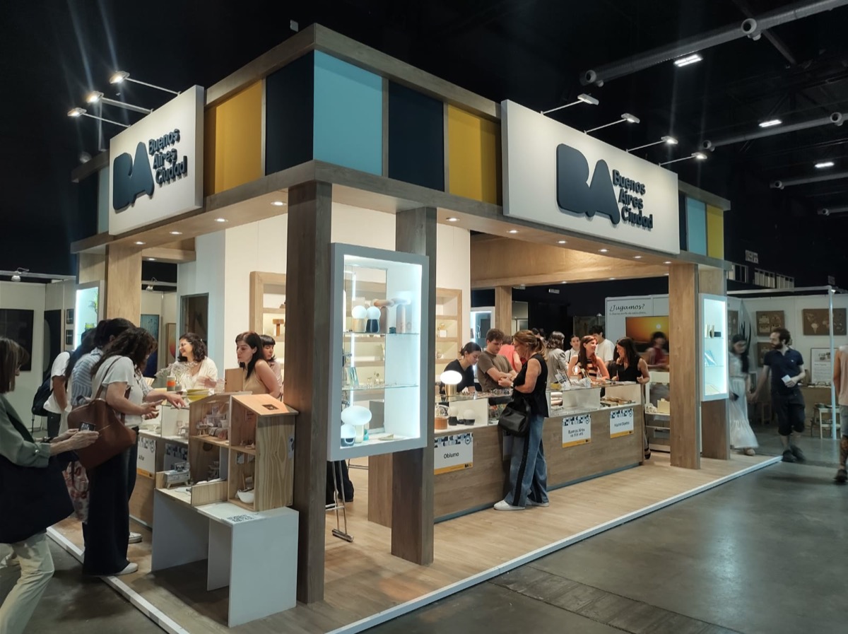 El stand de diseño de Buenos Aires Ciudad en Feria Puro Diseño by Sinteplast 2025. 