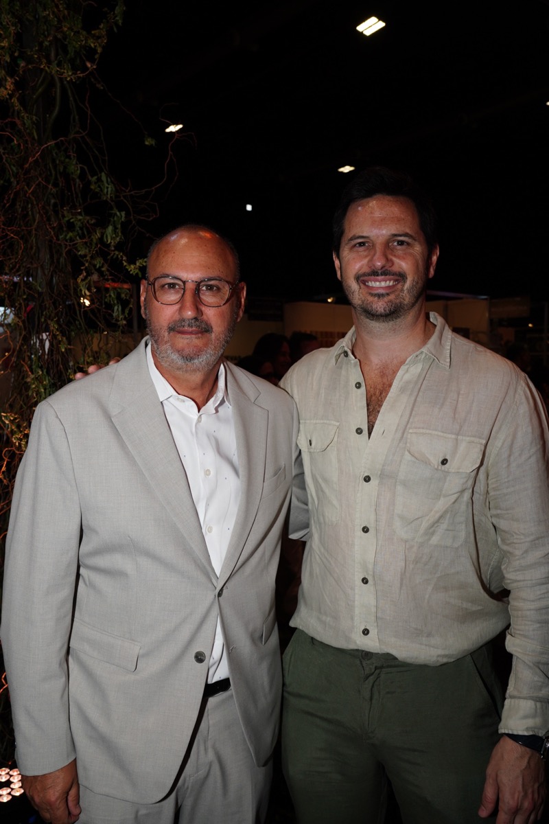 Bernardo Abruzzese, Secretario de la Secretaría de Representación Oficial del Gobierno de Santiago del Estero en Buenos Aires y Relaciones Internacionales, y Juan Astibia. 