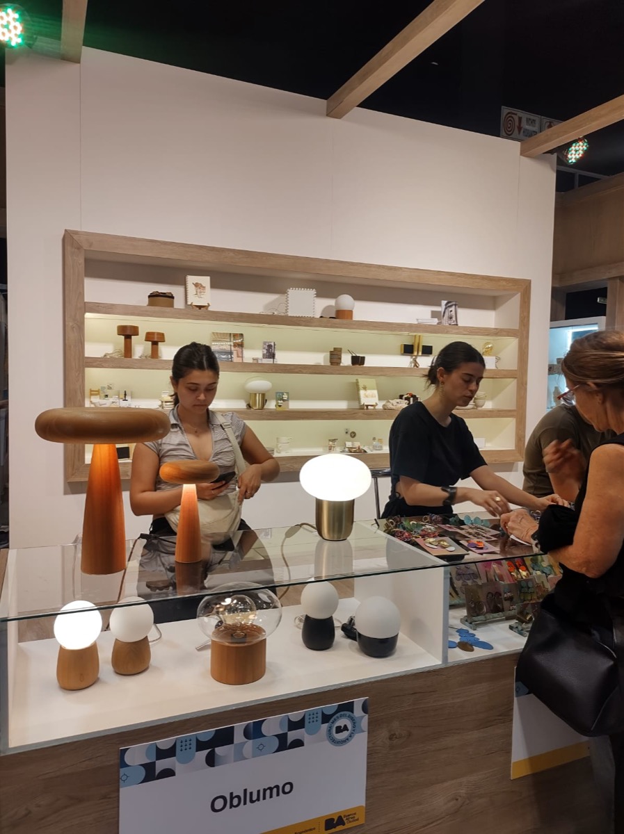 La Feria Puro Diseño by Sinteplast 2025 también cuenta con la presencia de un exquisito stand de la Ciudad de Buenos Aires, con reconocidos expositores nacionales con proyección internacional.