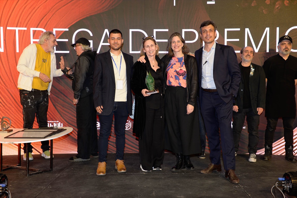 Mónica Casella de MoCa Sustentable recibió el Premio al Mejor Diseño Sustentable en Feria Puro Diseño 2025. 