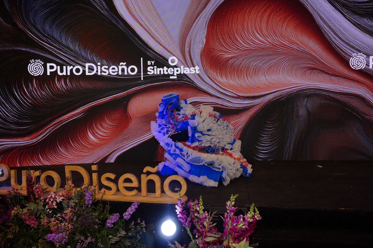 Ver para creer, la perfomance sobre el escenario principal en la ceremonia de apertura.