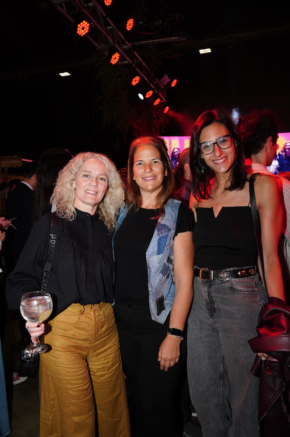 Carola Latorre con Marcia Panizza y Silvia Quiñoa de Arredo. 