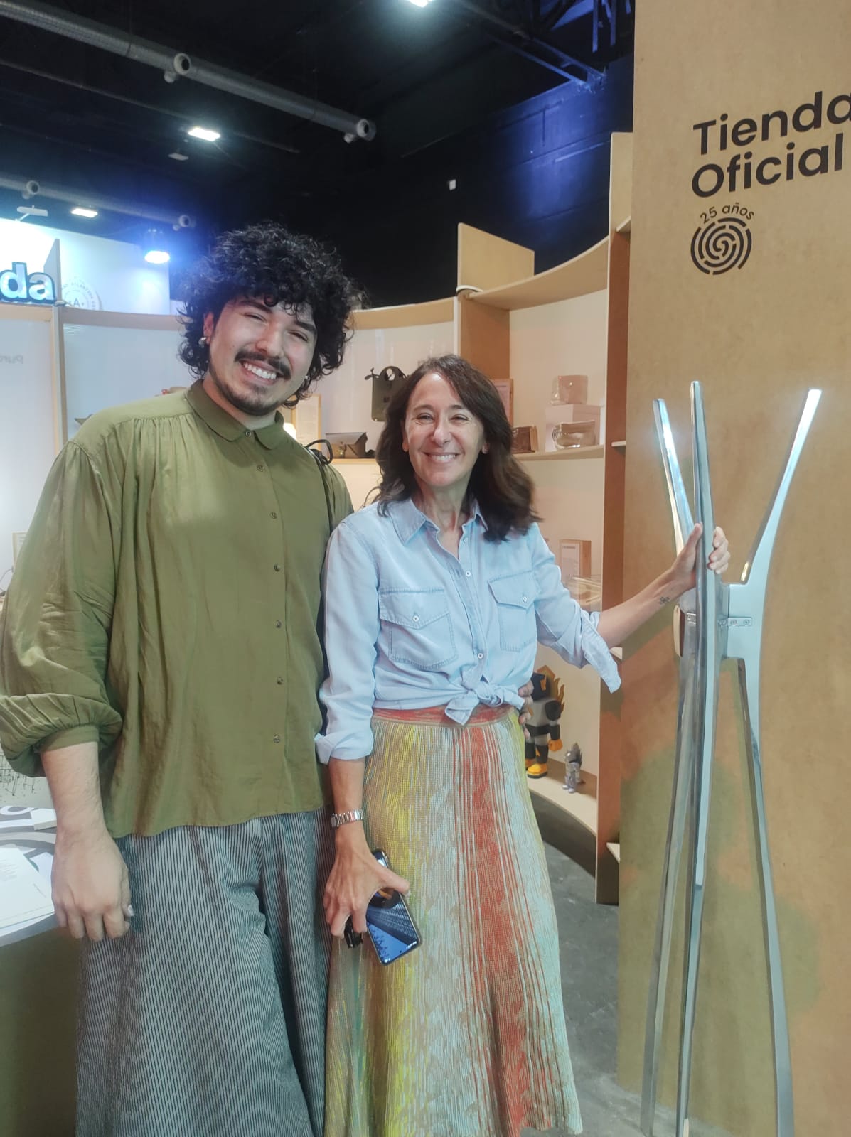 Marina Ancilletta y Federico Cian, organizadores y "guardianes" de  la Tienda Oficial de Puro Diseño 25 Años.