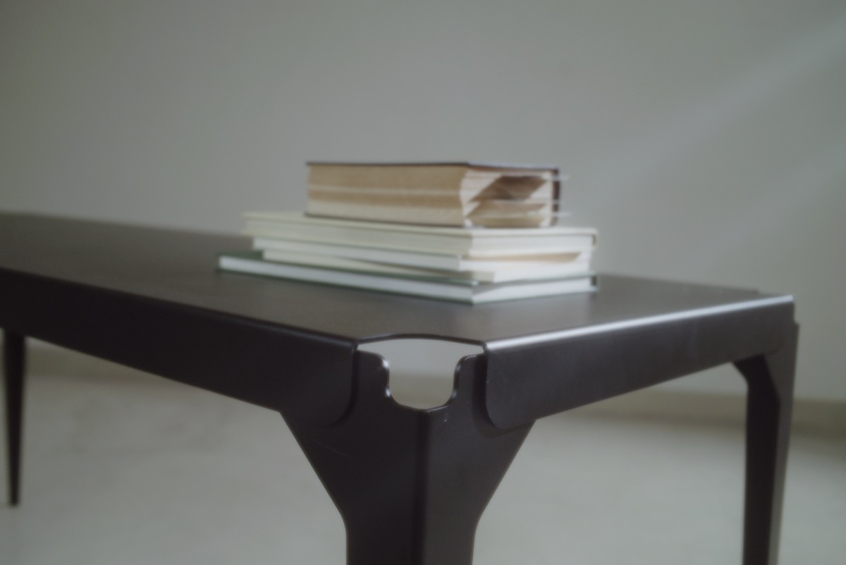 En el universo Llambías, la línea recta es el equilibrio entre fuerza y sensibilidad.