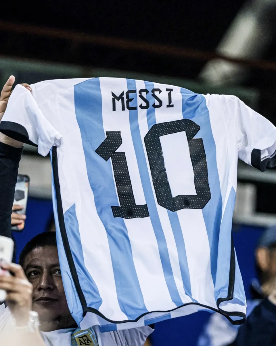 La camiseta de Messi... y de Luis Callegari. 