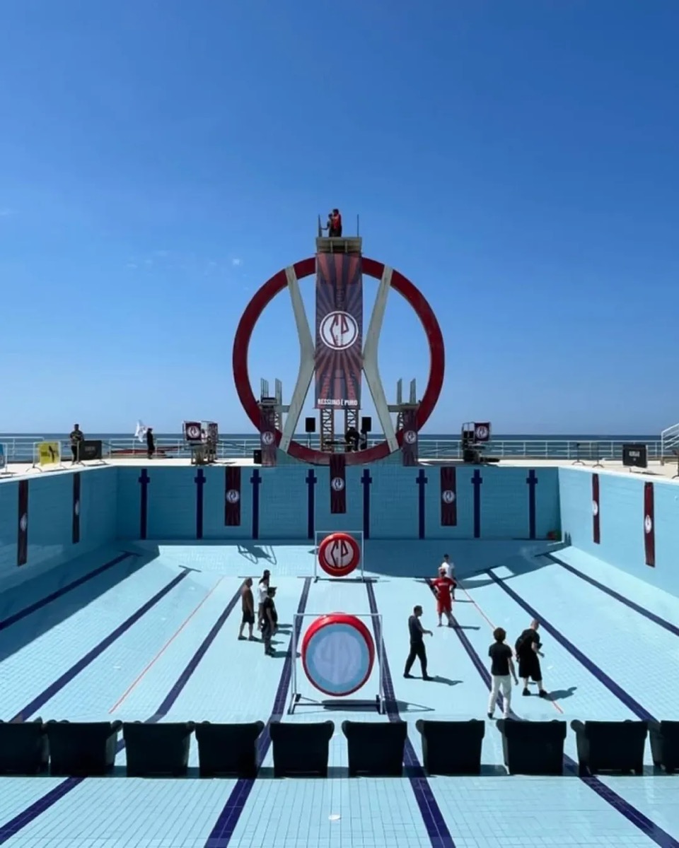 Desde Nápoles, llega Antonello Colaps, director de arte. 