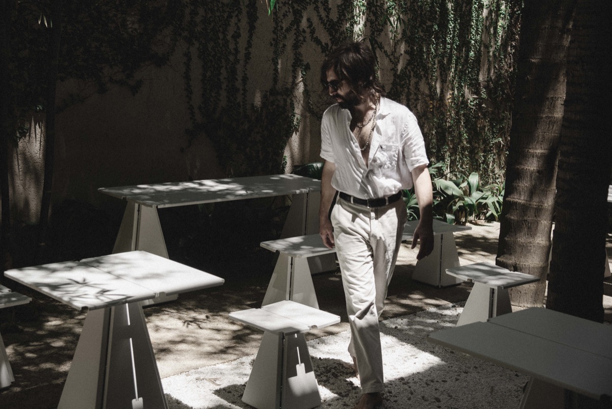 “No creo en materiales buenos o malos. Lo que los ennoblece es la intención del diseño”, sostiene.