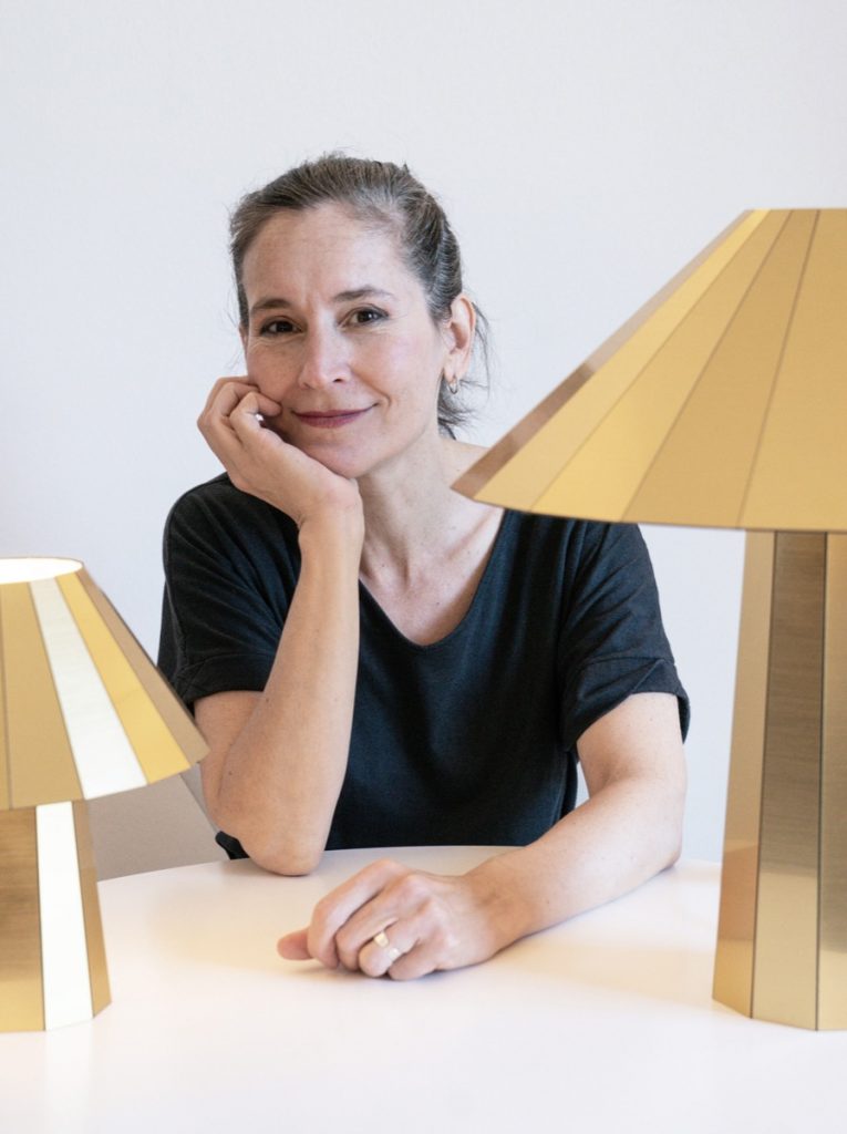 Magdalena Boggiano de OBLUMO, la marca de luminaria será parte de una exhibición especial en La Feria. 