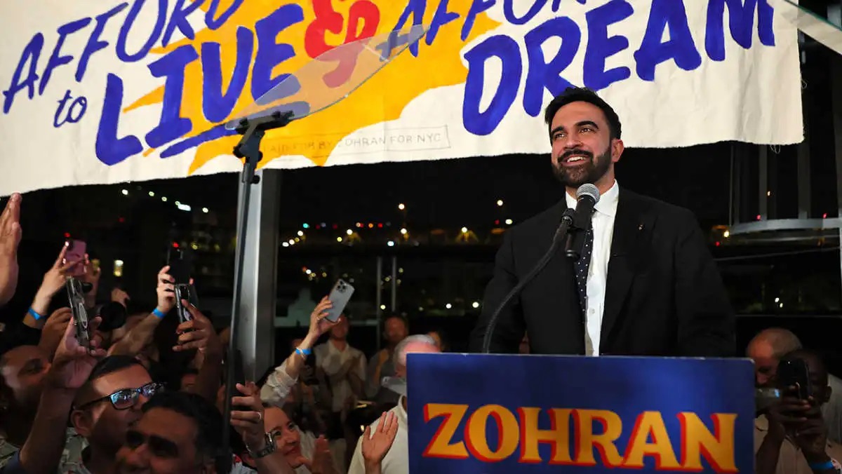 La tipografía, inspirada en los rótulos pintados a mano de las tiendas barriales, transmitió cercanía y autenticidad.