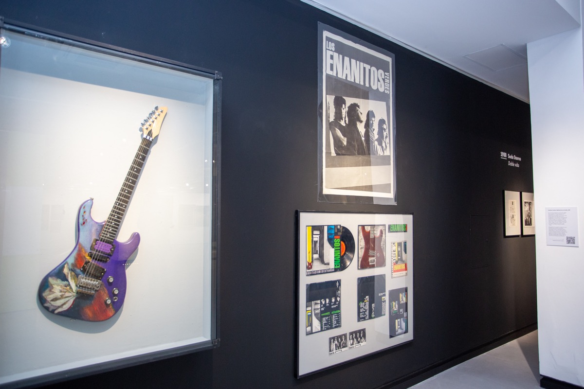 La vibrante estética rockera de la década de 1980 interviene el Museo Municipal de Arte Moderno de Mendoza (MMAMM) 