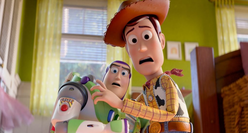 Woody y Buzz Lightyear, unidos por la amistad y la amenaza de un "juguete digital" en Toy Story 5.