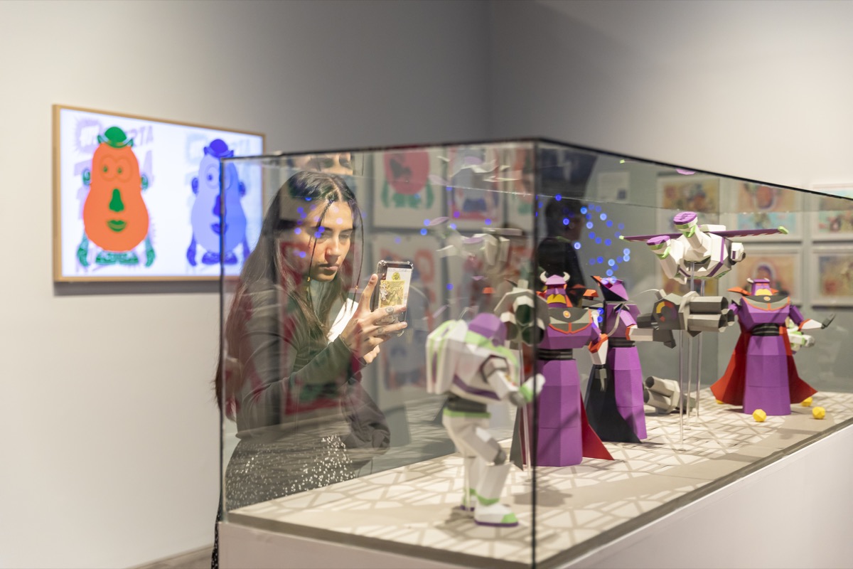 Desde los primeros bocetos e ideas conceptuales, figuras, hasta las animaciones de prueba que concluyeron en la película de 1995, 