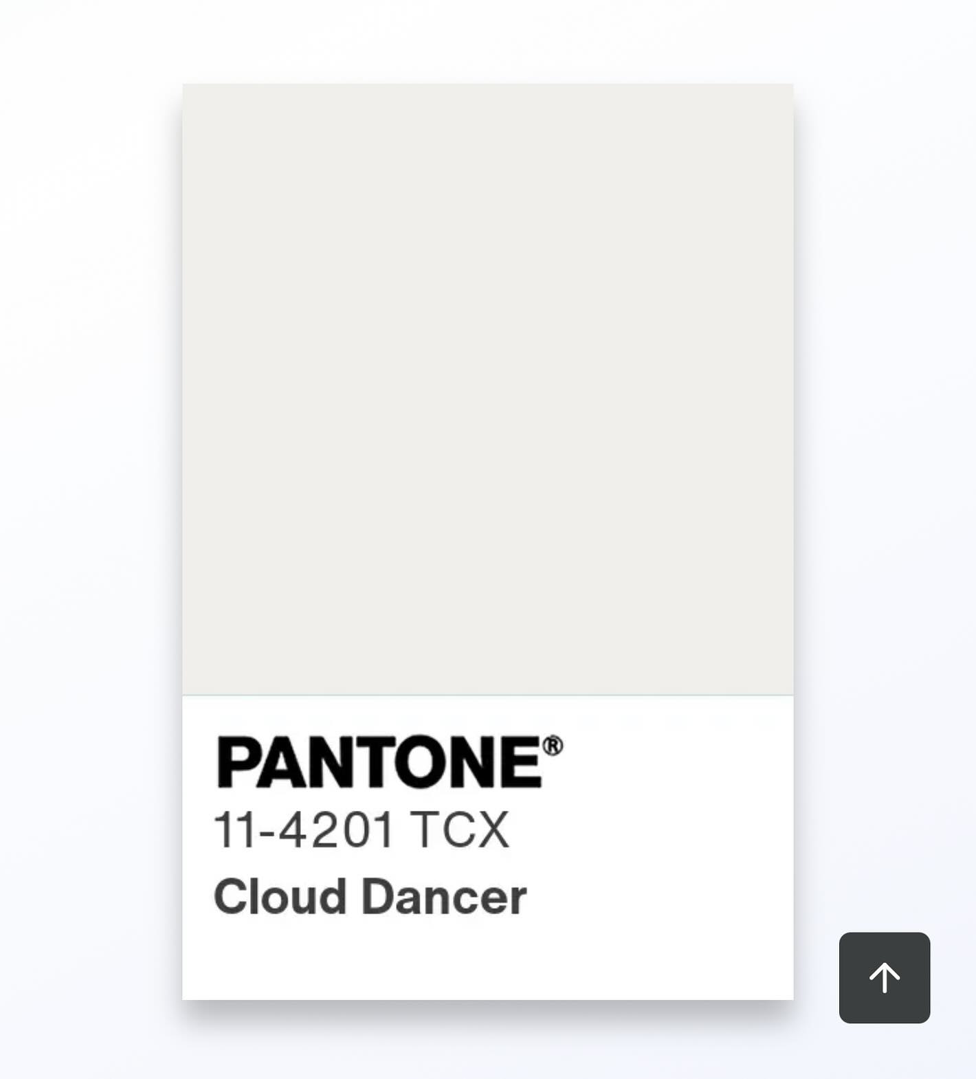 El PANTONE 11-4201 Cloud Dancer es un “susurro de serenidad” en un mundo saturado de estímulos. 