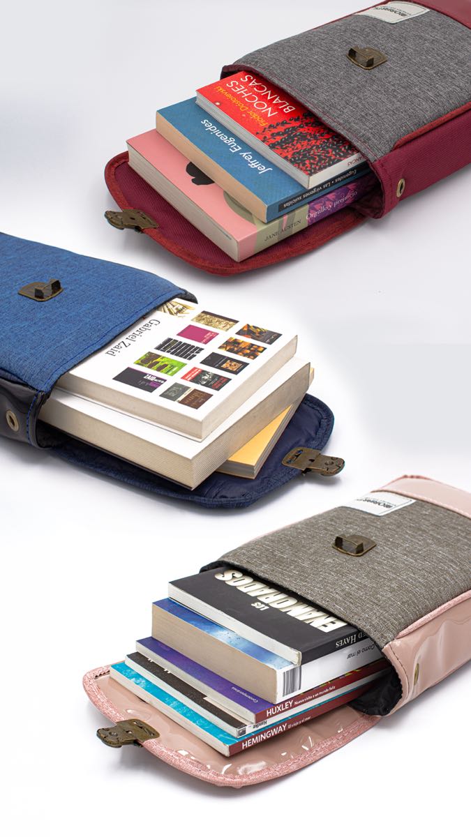 Los libros listos para viajar en los estuches Moriarty. 