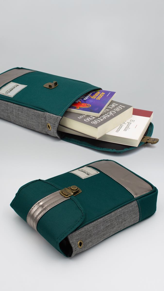  para “el mejor invento de la humanidad” -es lo que afirma Carla sobre el libro- ella hizo un emprendimiento alrededor suyo, para cuidarlo y llevarlo a todas partes.  