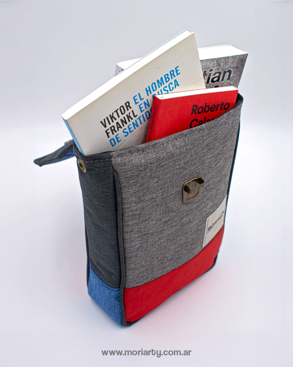 "Moriarty es un proyecto que busca proteger la materialidad del libro", afirma Carla. 