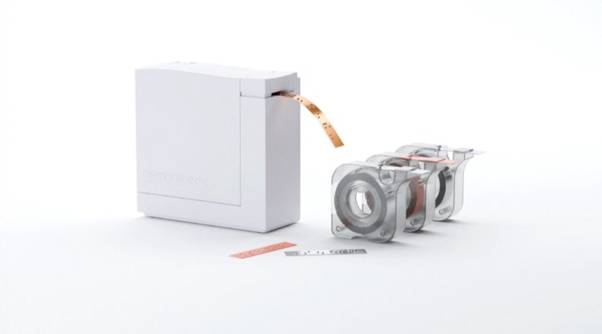 Las cintas adhesivas pueden realizarse en distintos materiales —incluso metálicos— para adaptarse a diferentes usos y superficies. 