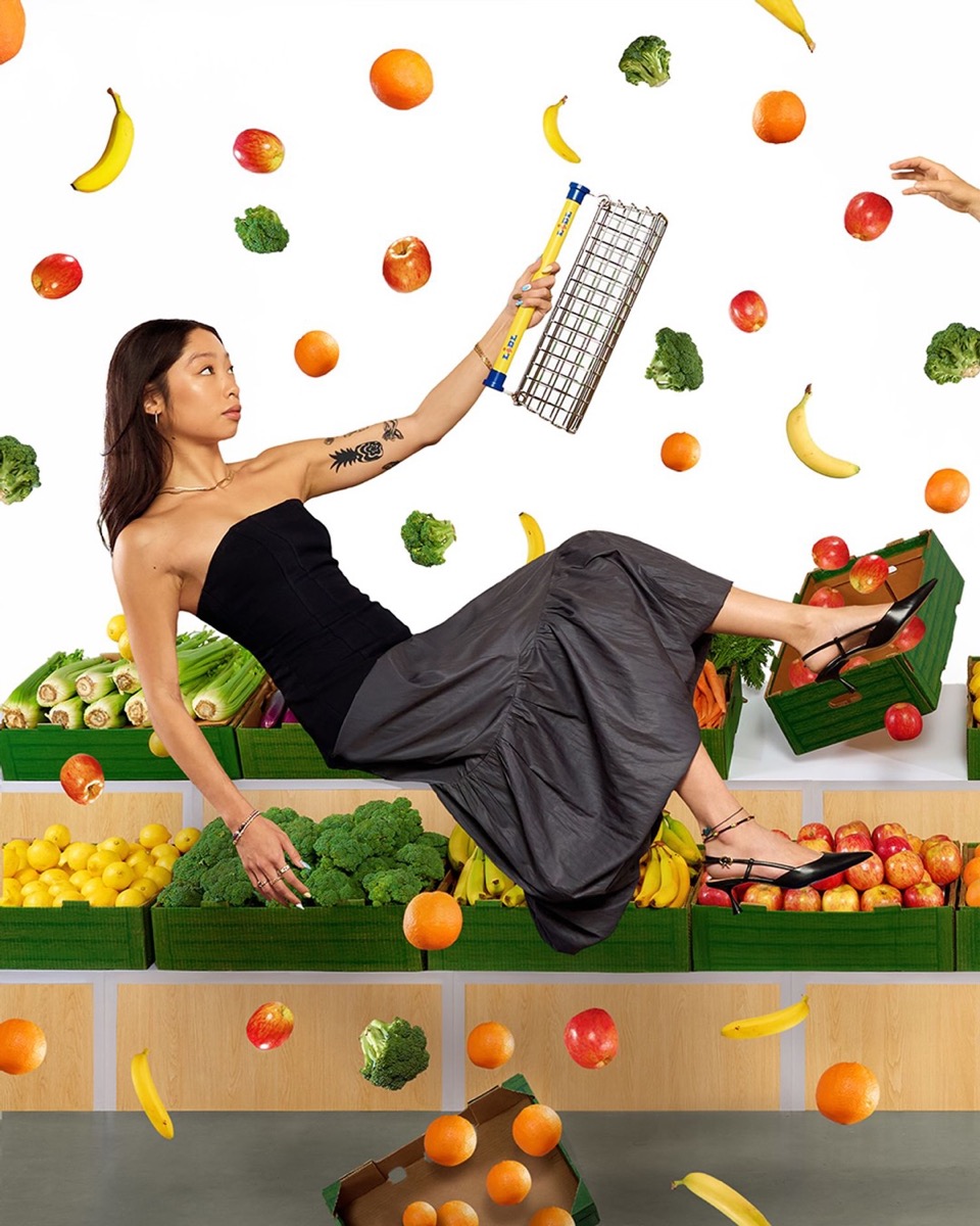 En 2026 el carrito de supermercado se sube a la pasarela convertido en objeto de deseo. 