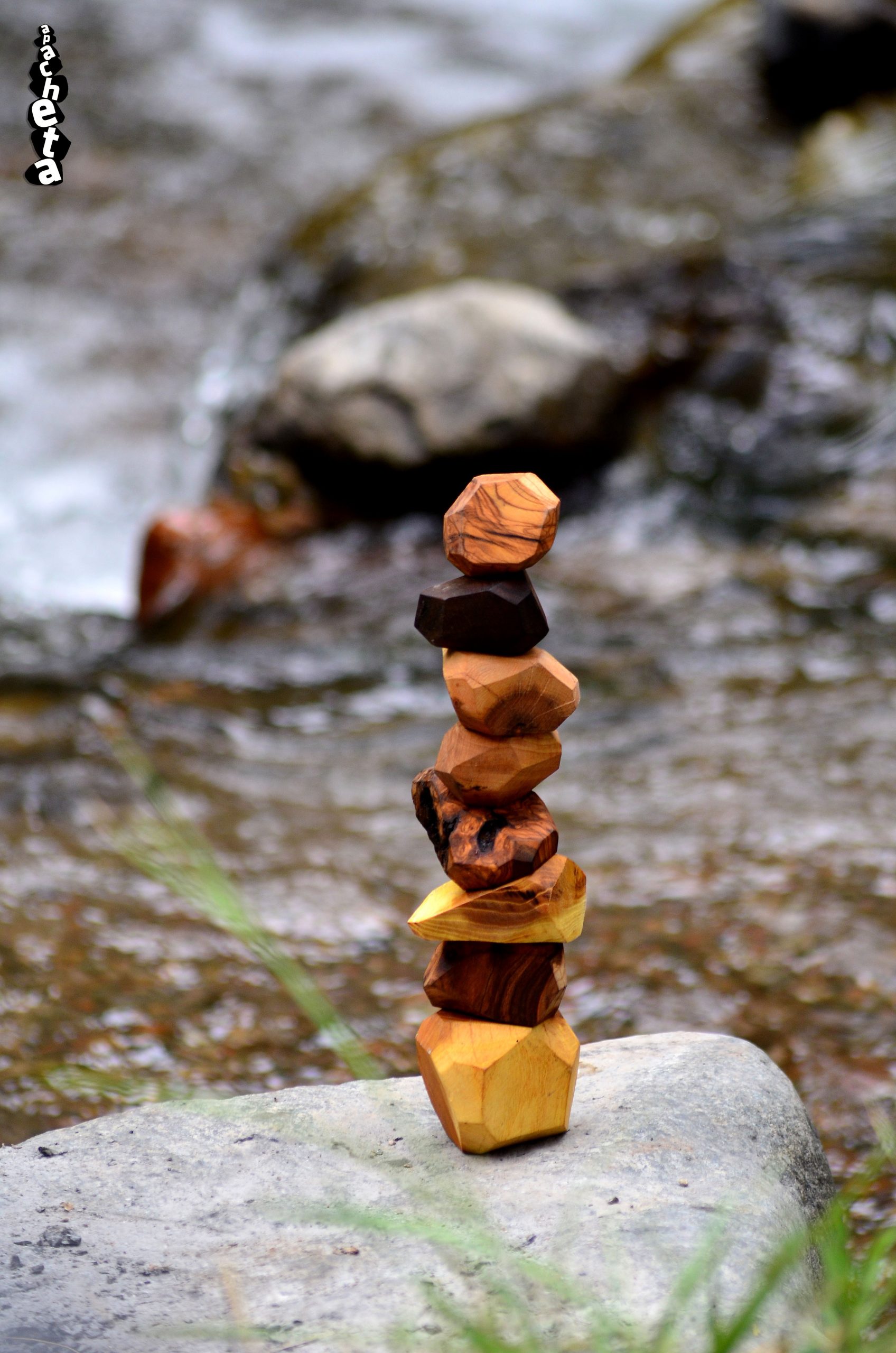“Siento que las rocas se encargaron de guiarme hasta ellas en el momento preciso, para ayudarme a mirar la vida con otros ojos, y obsequiarme en cada balance su energía milenaria y ancestral”.