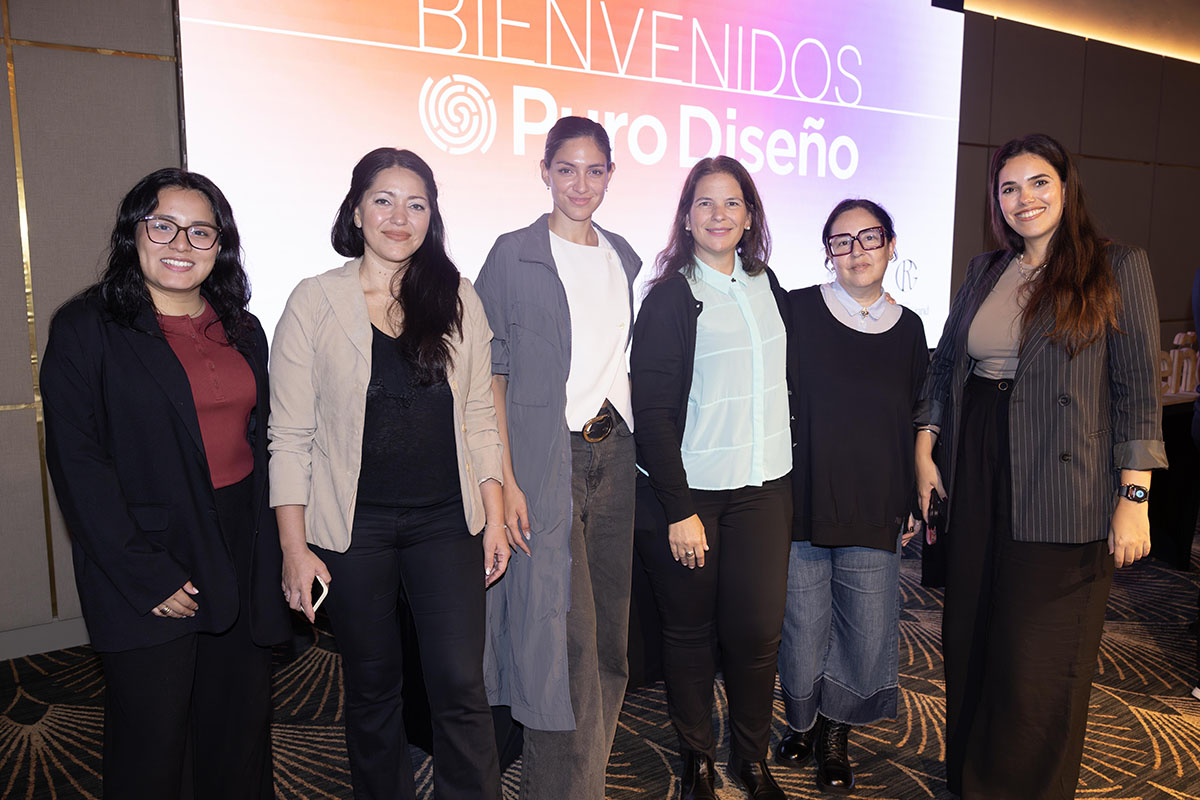Carola Latorre, coordinadora de ventas segmento deco de Atlántida, recibió a representantes de las marcas que escucharon las oportunidades de Feria Puro Diseño 2026. 