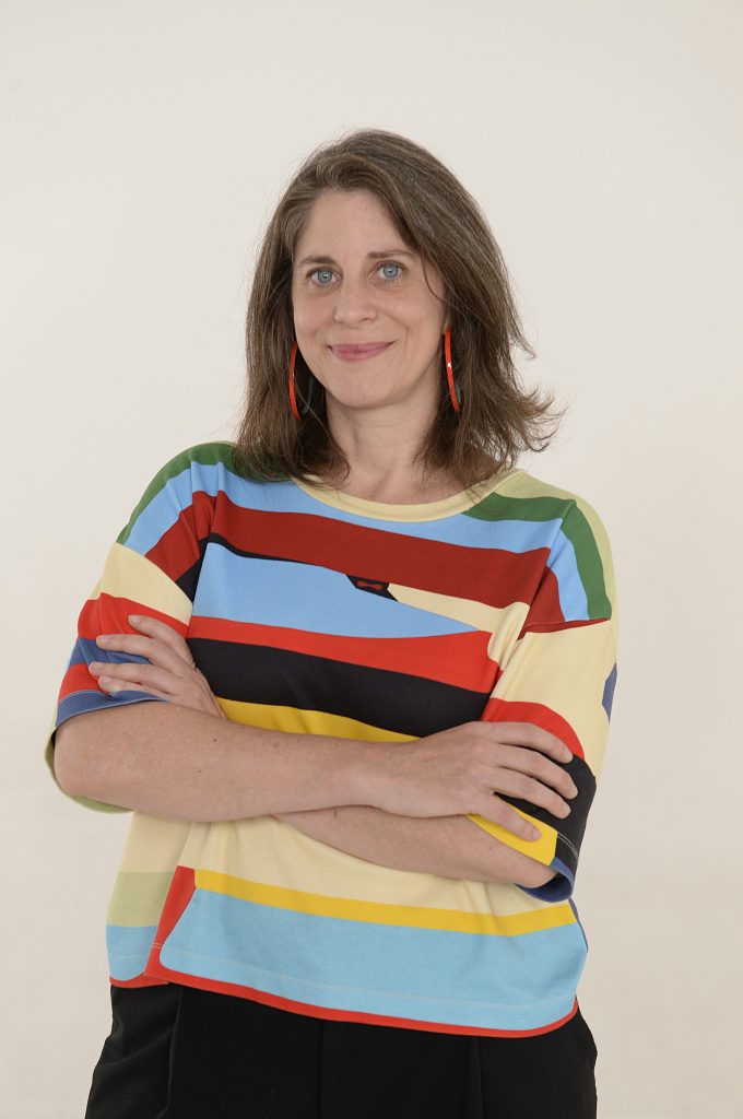 Laura Varsky, diseñadora gráfica e ilustradora, referente del Jurado del concurso "Creá el póster" de Feria Puro Diseño 2026.