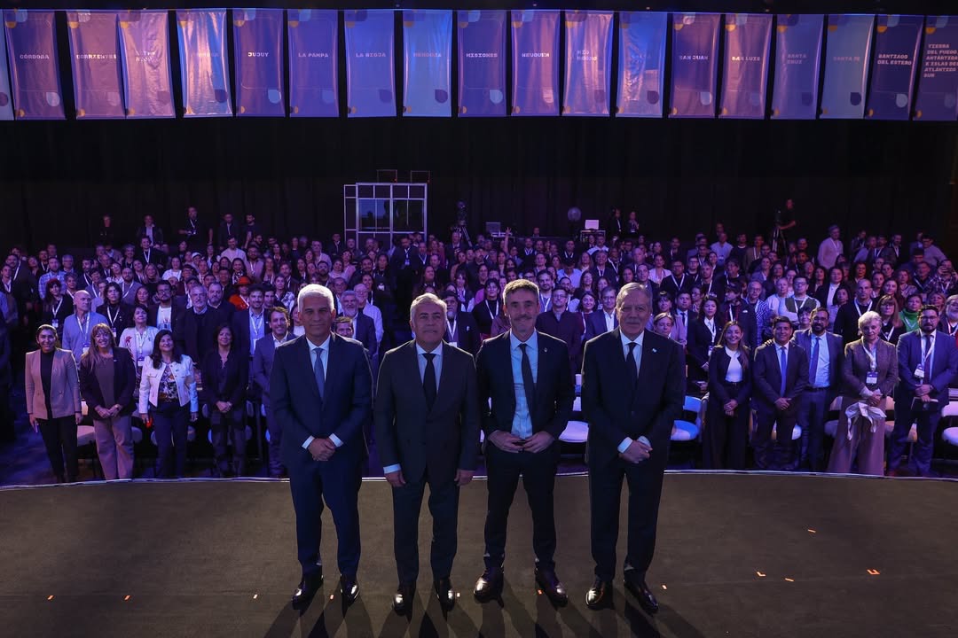 Claudio Poggi, gobernador de San Luis; Alfredo Cornejo, gobernador de Mendoza, Ignacio Lamothe, titular del CFI, y Elías Suárez, gobernador de Santiago del Estero.